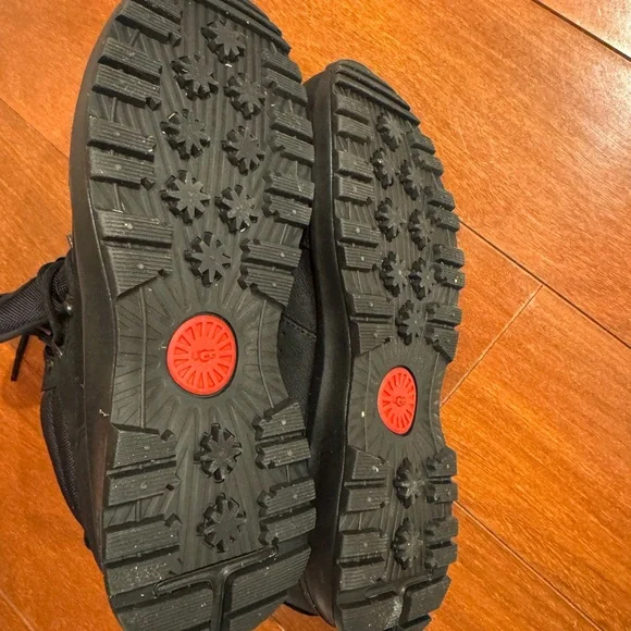 UGG Men's Black Lace-Up Boots water resistant - Picture 8 of 9